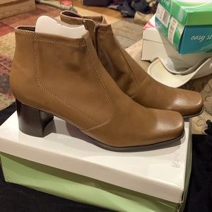 Acorn color low boots with heel size 10